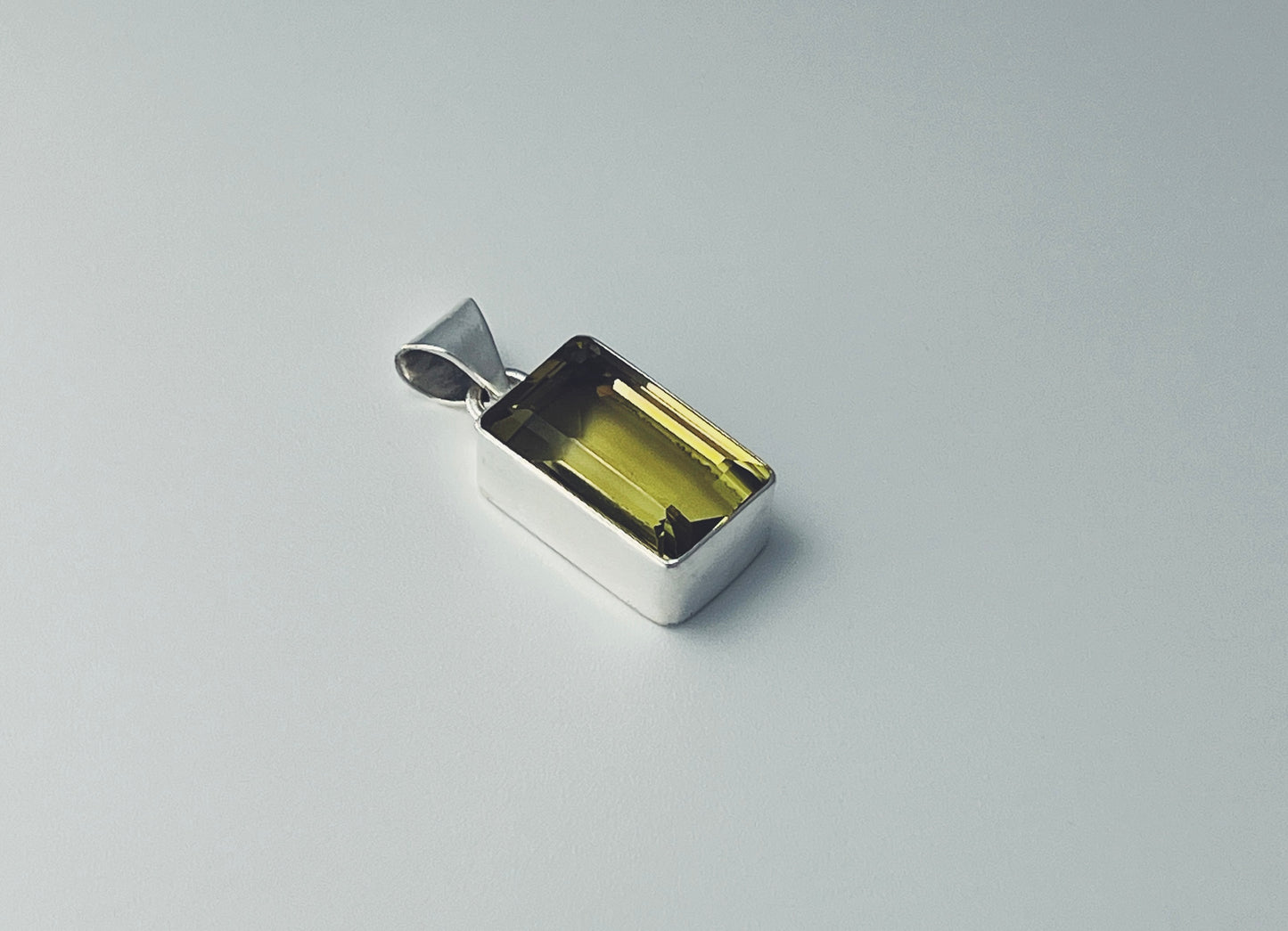 LEMON QUARTZ BAGUETTE II