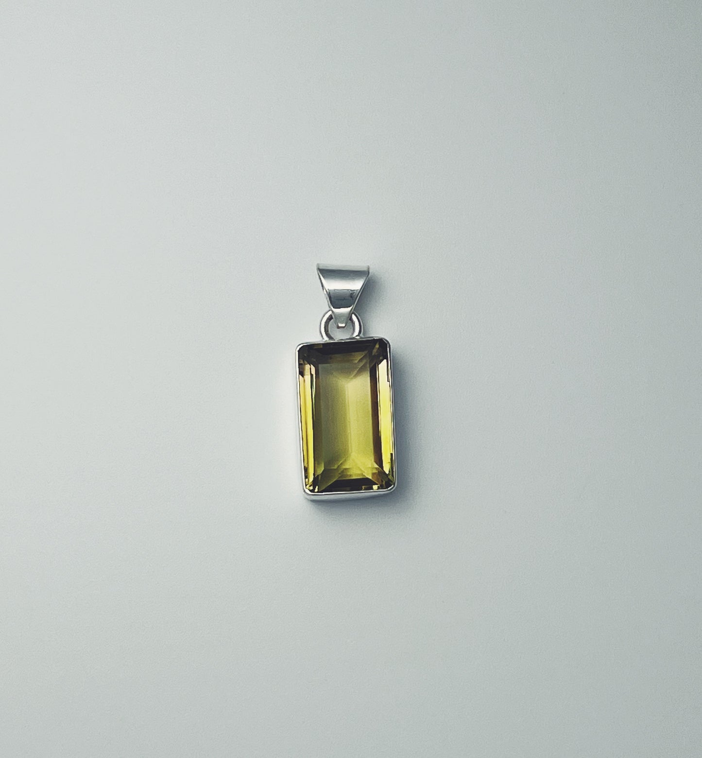 LEMON QUARTZ BAGUETTE II